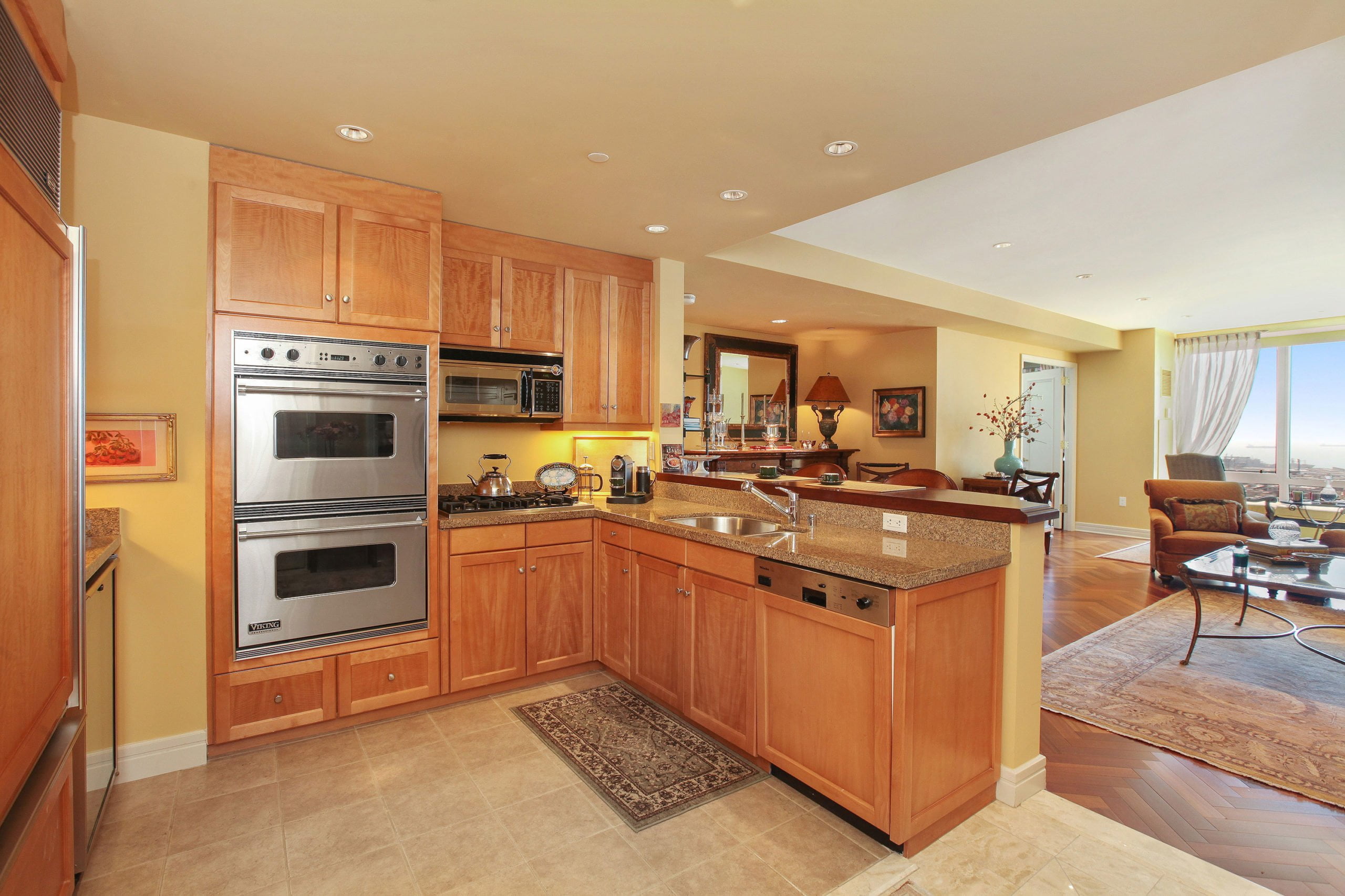 4 Seasons Kitchen Livingroom