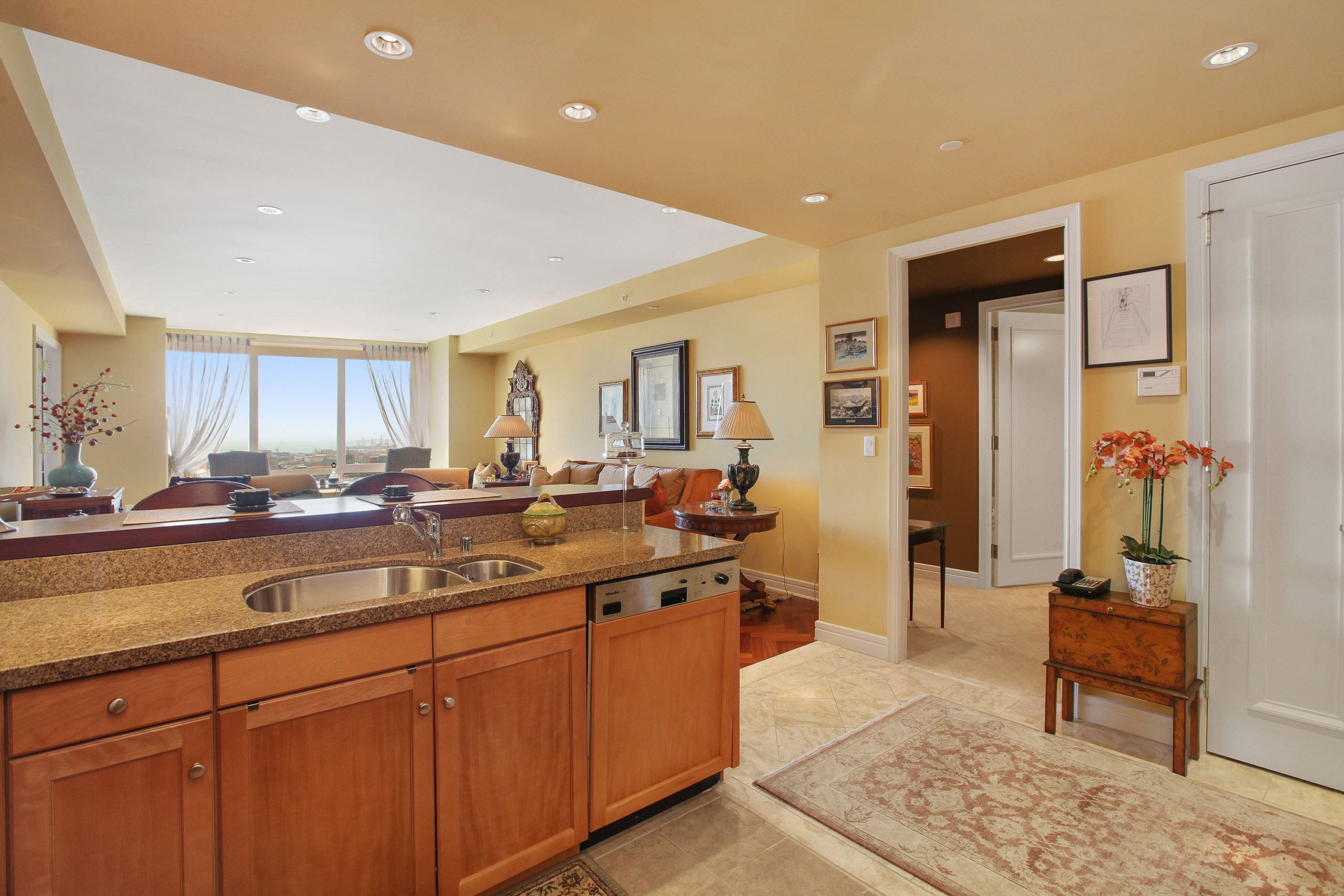 4 Seasons Kitchen Livingroom